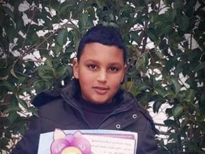 والشهيد طالب في الصف السادس، في مدرسة ذكور بيت أمر الأساسية بمديرية تربية شمال الخليل.