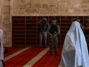 Clashes continue at Al-Aqsa Mosque