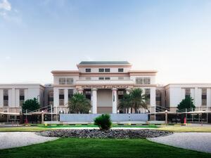 جامعة أبوظبي تستقبل أكثر من 50 من طلبة المدارس ضمن مخيمات "استعداد" التدريبية