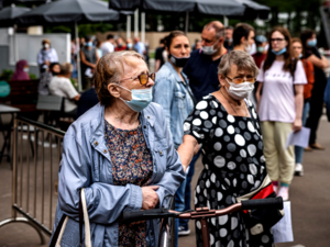 Russians in line for vaccine