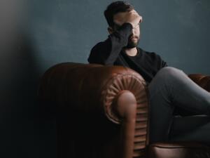 ماذا تفعل عندما تبتعد المرأة التي تحبها عنك