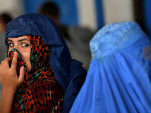 المرأة والديمقراطية.. وطالبان