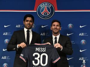 ميسي وناصر الخليفي رئيس باريس سان جيرمان