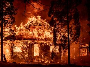 Thousands flee Dixie Fire in California