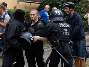 Anti-lockdown protesters attacked by police in Germany