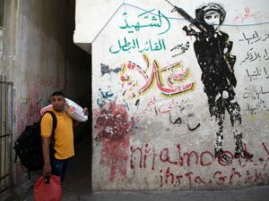 Israeli army kills Palestinian youth in a refugee camp