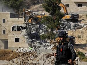 Israel demolishes houses 