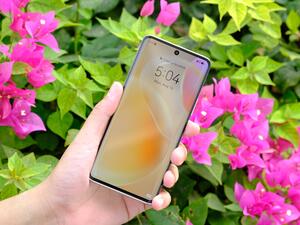 كاميرا رباعية بدقة 64 ميجابكسل مدعمة بالذكاء الاصطناعي وشاحن فائق السرعة – HUAWEI SuperCharge بقدرة 66 واط وشاشة OLED منحنية بمعدل تحديث 90 هرتز
