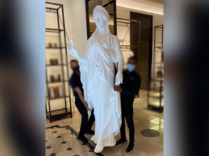 Aphrodite statue removed in kuwait