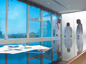 السعودية تبدأ توطين العمل في المجمعات المغلقة