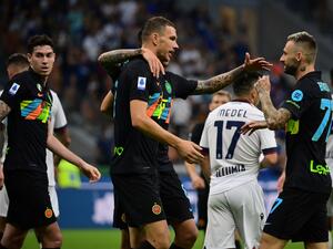 دجيكو (وسط) يتألق بعد نزوله بديلاً للمصاب خواكين كوريا