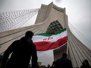 الكثير من الحديث في طهران