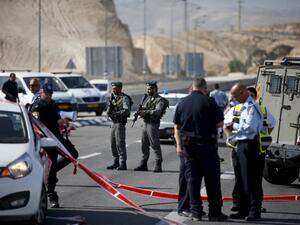  وقال الإعلام العبري أن الشاب حالته خطيرة وجرى نقله إلى مستشفى “شعاري تسيديك” في القدس.