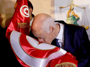 عقارب الساعة في تونس