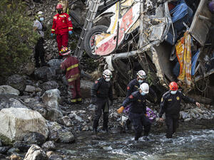 Death toll from bus falling off cliff in central Peru rises to 33