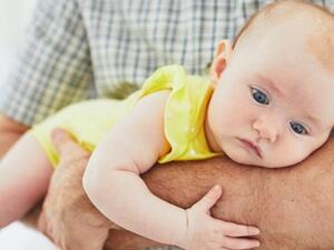 علاج الإمساك عند الأطفال بالأعشاب
