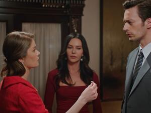 فتاة النافذة