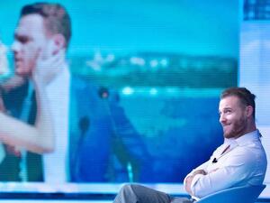 Kerem Bürsin Reveals How He Fell in Love With Hande Erçel in Verissimo