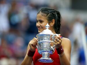 Emma Raducanu of Great Britain celebrates with the championship trophy after defeating Leylah Annie Fernandez of Canada during their Women's Singles final match on Day Thirteen of the 2021 US Open at the USTA Billie Jean King National Tennis Center on September 11, 2021 in the Flushing neighborhood of the Queens borough of New York City. (Photo: AFP)