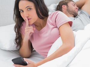 علاقات البوابة: 7 علامات تدل على أن زوجتك تخونك