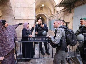 قوات الاحتلال تغلق أبواب الأقصى والبلدة القديمة بالكامل