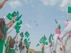 يعود تاريخ اليوم الوطني السعودي إلى المرسوم الملكي الذي أصدره الملك المؤسس عبد العزيز برقم 2716، وتاريخ 17 جمادى الأولى عام 1351هـ، حيث في هذا اليوم تم تحويل  اسم الدولة من مملكة الحجاز ونجد وملحقاتها إلى المملكة العربية السعودية