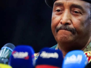 البرهان: لا تدخل عسكري في اسماء الوزراء