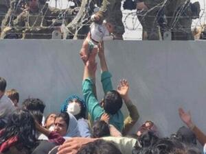 طفلة مطار كابول