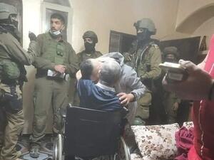  وداع  الشاب عهد يوسف الشوملي لوالده المقعد