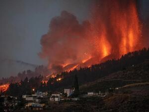 Mount Cumbre Vieja destroys in its wake 