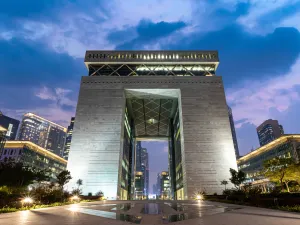 مركز دبي المالي العالمي و مركز دبي التجاري العالمي يتعاونان لتنظيم الدورة الأولى من "فينتك سيرج"