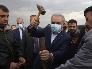 توقيف موكب اشتية