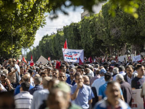 Thousands protests the coup in Tunis 