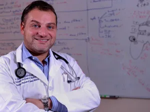 دراسة لوايل كورنيل للطب - قطر تستقصي فعالية عمليتين رئيستين لاستبدال الصمام الأبهري