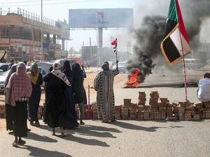 واكدت الصادق ان رئيس الحكومة في مكان غير معلوم بعد اعتقاله من طرف الانقلابيين 