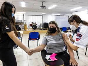 وعبرت منظمة الصحة العالمية في وقت سابق عن قلقها إزاء اكتشاف متحور "أوميكرون" الجديد في جنوب أفريقيا.