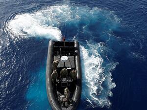 ولم يوضح وزير الدفاع الاسرائيلي الاهداف او الاماكن التي تلقت فيها القطع البحرية التابعة لكيانه الهجمات