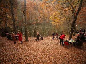 تركيا.. الخريف الساحر يعانق "البحيرات السبع"