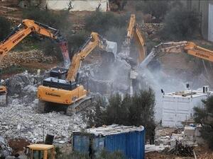 القدس.. الإحتلال الإسرائيلي يهدم 3 منشآت فلسطينية