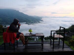 لولايي.. قرية إندونيسية فوق الغيوم
