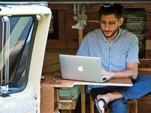  الصحافي الأميركي داني فينستر