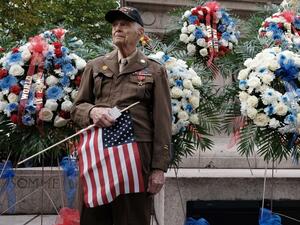 موكب يوم المحاربين القدامى بمانهاتن بنيويورك