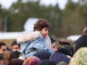 migrants want to cross to EU through the Belarus-Poland border