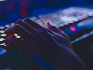 خدمات سحابية جديدة من «في إم وير» متوفرة الآن لعملاء أمازون ويب سيرفيسز (AWS)   