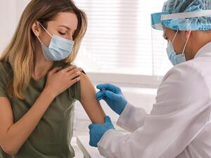 بغداد تعتمد شهادة التلقيح وفحص PCR