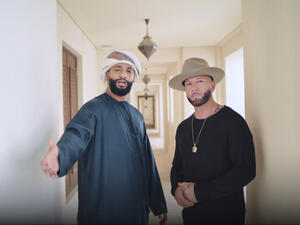 لقاء بين الموسيقي الكندي وشاعر الصلام الإماراتي لتأليف مقطوعة موسيقية  للاتحاد للطيران من وحي عام الخمسين