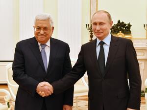 الرئيس الروسي فلاديمير بوتين ونظيره الفلسطيني محمود عباس