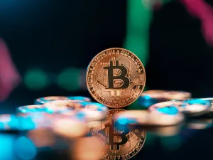 سجلت  أسعار العملات الرقمية اليوم الخميس ( الرابع من نوفمبر) انخفاضاً بشكل طفيف  حتى الساعة 8:03 صباحاً حيث بلغت القيمة السوقية العالمية للعملات المشفرة 2.73 تريليون دولار
