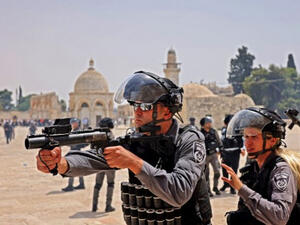 Israeli forces attacking Palestinian worshippers 
