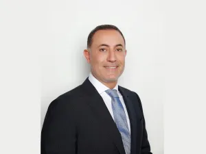 انضمام إخصائيين رائدين في طب العيون إلى قائمة الخبراء بمستشفى مورفيلدز  للعيون في دبي